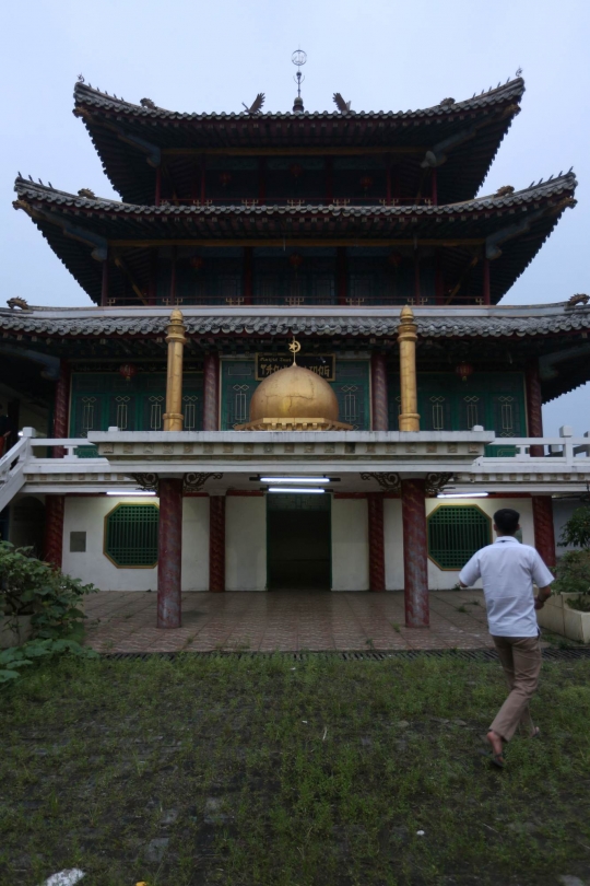 Menengok Pesantren dan Makam Anton Medan di Pondok Rajeg