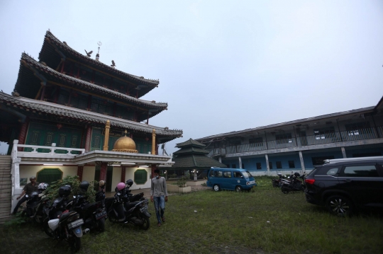 Menengok Pesantren dan Makam Anton Medan di Pondok Rajeg