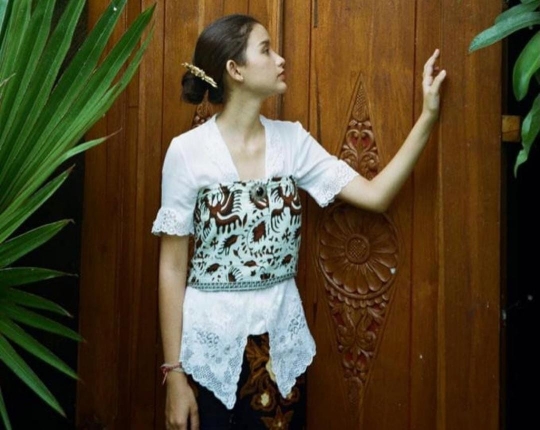 7 Fakta Sarah Menzel Pacar Azriel Hermansyah, Anak Pemilik Resort Mewah di Bali