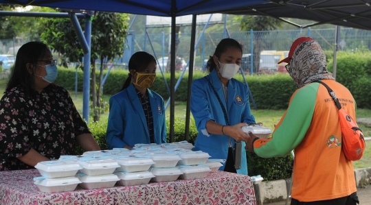 Berbagi Makanan Gratis di Masa Pandemi