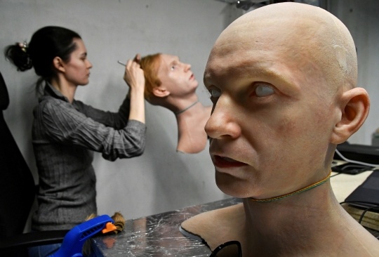 Intip Pembuatan Wajah Robot Mirip Manusia