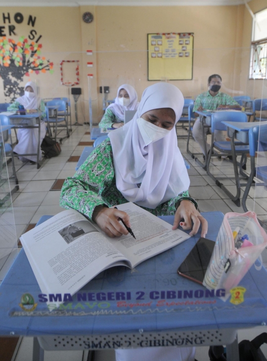 Uji Coba Belajar Tatap Muka dengan Menerapkan Protokol Kesehatan di Cibinong