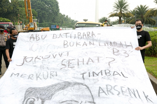 Aksi Tolak Penghapusan Limbah Berbahaya di Patung Kuda