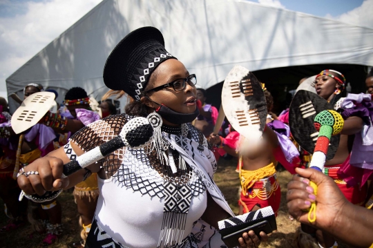 Tarian Gadis Bertelanjang Dada Warnai Pemakaman Raja di Afrika Selatan
