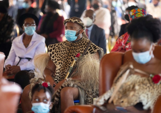Tarian Gadis Bertelanjang Dada Warnai Pemakaman Raja di Afrika Selatan