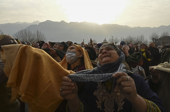 Antusiasme Muslim Kashmir Berdoa di Hadapan Rambut Peninggalan Nabi Muhammad
