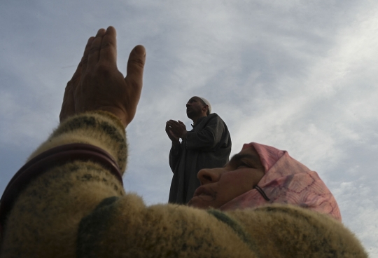 Antusiasme Muslim Kashmir Berdoa di Hadapan Rambut Peninggalan Nabi Muhammad