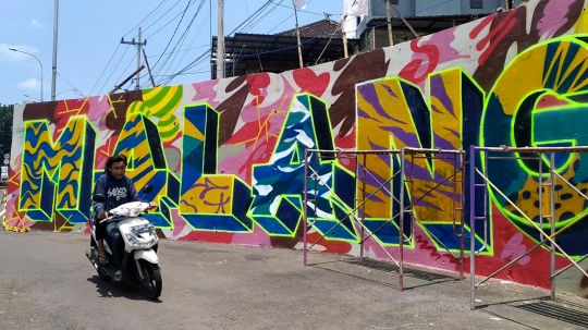Karya Mural di Tembok Flyover Malang