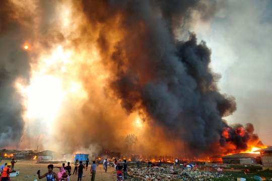 Kebakaran Dahsyat Landa Kamp Pengungsian Rohingya di Bangladesh