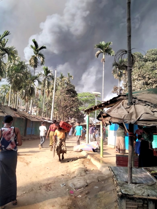 Kebakaran Dahsyat Landa Kamp Pengungsian Rohingya di Bangladesh