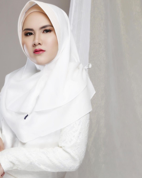 Penampilan Terbaru Evelyn Nada Anjani Kini Mantap Kenakan Hijab, Bikin Pangling