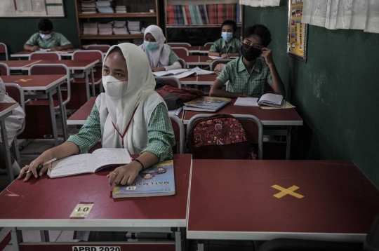 Antusiasme Siswa SD di Bekasi Kembali Sekolah Tatap Muka