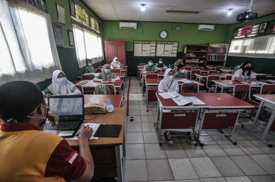 Antusiasme Siswa SD di Bekasi Kembali Sekolah Tatap Muka