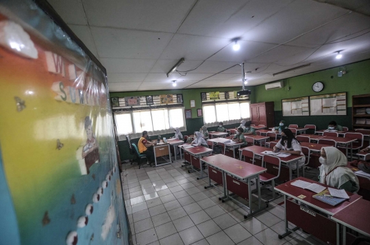 Antusiasme Siswa SD di Bekasi Kembali Sekolah Tatap Muka