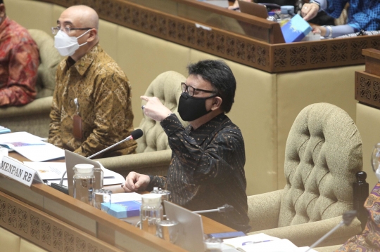 Menteri PANRB Raker dengan Komisi II DPR Bahas CPNS 2021