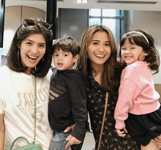 Carrisa Puteri dan Acha Septriasa Hangout Bareng, 2 Mama Cantik Bagai ABG