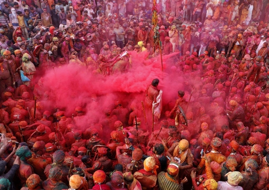 Semarak Festival Warna-warni India di Tengah Pandemi