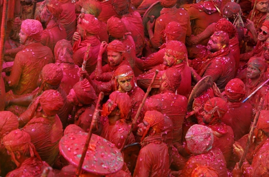 Semarak Festival Warna-warni India di Tengah Pandemi