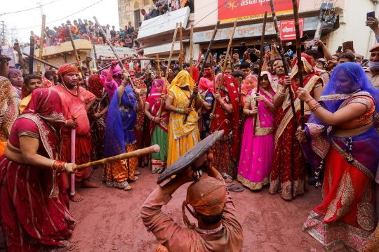 Semarak Festival Warna-warni India di Tengah Pandemi