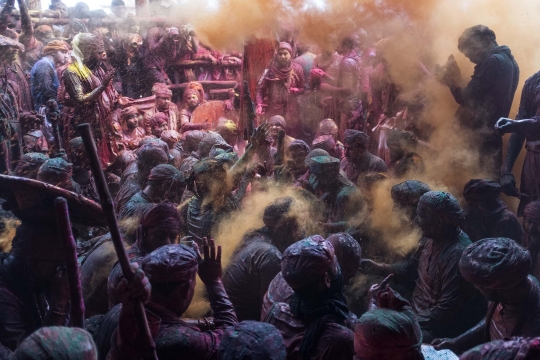 Semarak Festival Warna-warni India di Tengah Pandemi