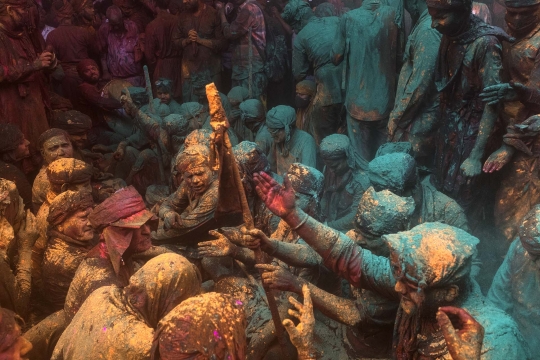 Semarak Festival Warna-warni India di Tengah Pandemi