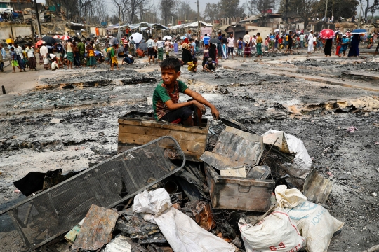 Kesedihan Etnis Rohingya Seusai Kamp Pengungsian Ludes Terbakar