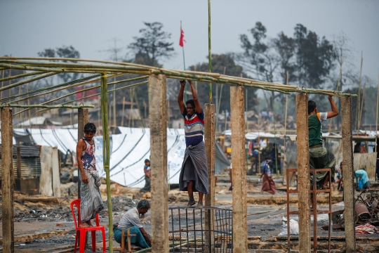 Kesedihan Etnis Rohingya Seusai Kamp Pengungsian Ludes Terbakar