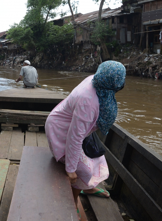 Kisah Maman 22 Tahun Menarik Perahu Eretan