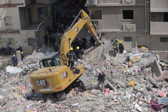 Apartemen Ambruk di Mesir, Belasan Tewas