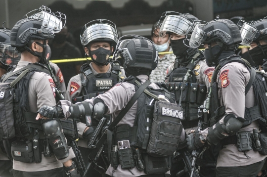 Mencekam, Tim Gegana Ledakkan Barang Bukti Milik Terduga Teroris di Condet