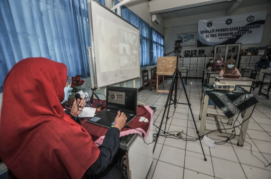 Simulasi Sekolah Tatap Muka dengan Model Kelas Hybrid