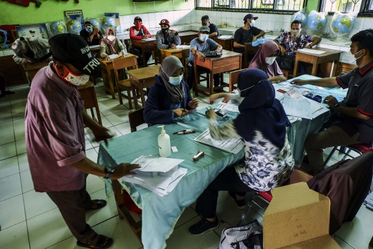 Penyaluran Bansos Tunai Rp300 Ribu di Kembangan Utara