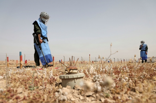 Potret Perempuan Penjinak Ranjau Darat di Irak