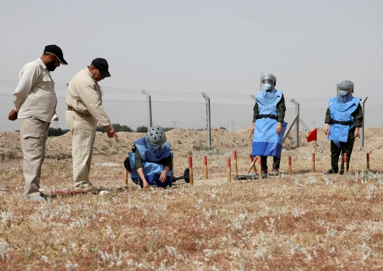 Potret Perempuan Penjinak Ranjau Darat di Irak