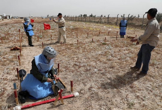 Potret Perempuan Penjinak Ranjau Darat di Irak
