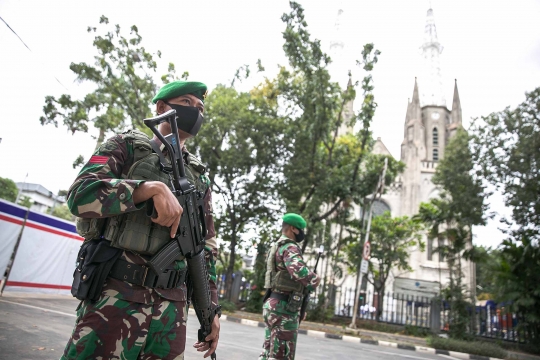 Ratusan Personel TNI-Polri Jaga Gereja Katedral Jakarta