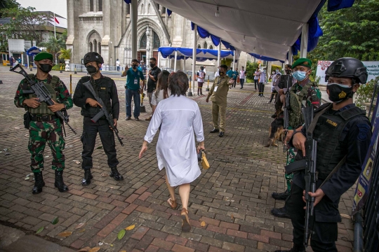 Ratusan Personel TNI-Polri Jaga Gereja Katedral Jakarta