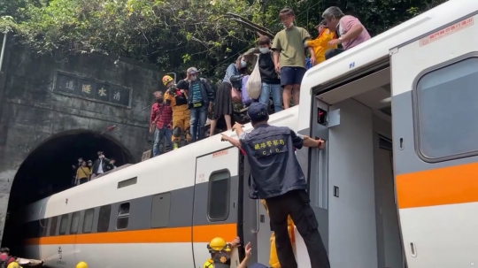 Kereta Tergelincir di Dalam Terowongan Taiwan, 36 Tewas