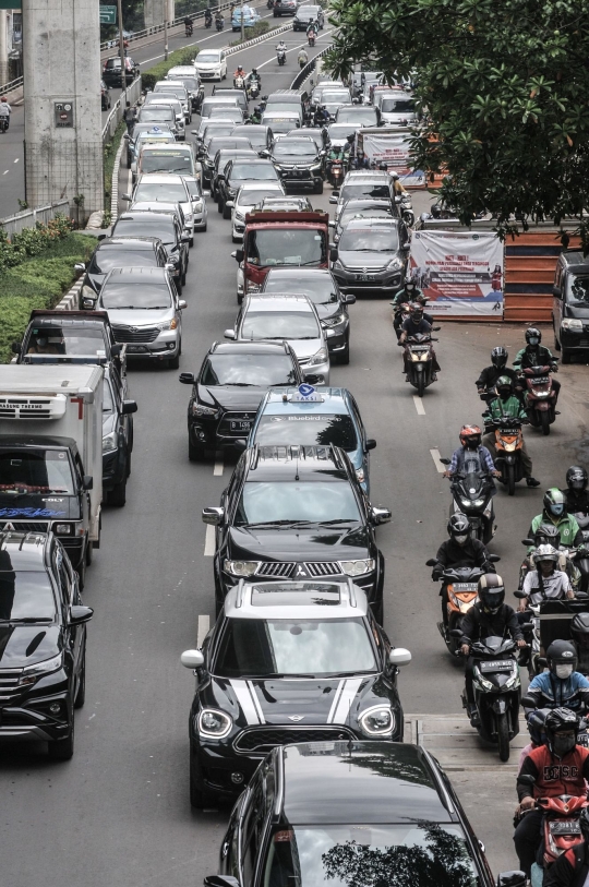 Kemacetan di Jalan Kapten Tendean Akibat Proyek Galian Utilitas