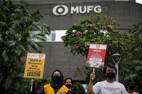 Aksi Walhi Kritik Kerusakan Hutan dan Iklim Indonesia