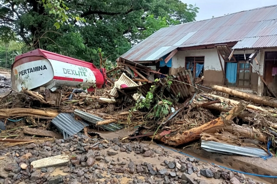 Porak-poranda Flores Timur Setelah Diterjang Banjir Bandang