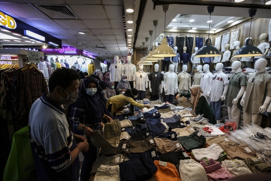 Jelang Ramadan, Pasar Tanah Abang Ramai Pengunjung