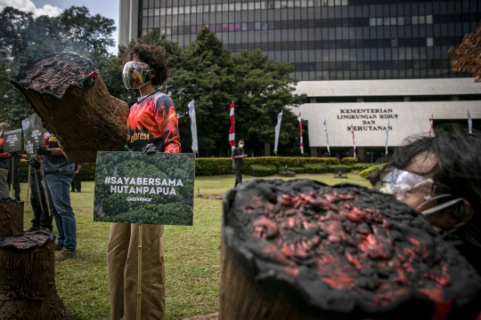 Aktivis Greenpeace Tolak Perusakan Hutan Papua