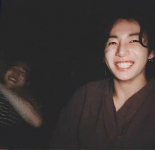 13 Potret Selca Jungkook BTS dari Awal Hingga Kini di Weverse, Bikin Oleng