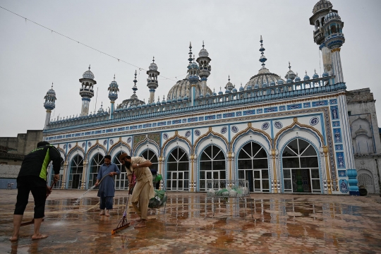 Menengok Masjid Jamia di Pakistan Bersolek Jelang Ramadan