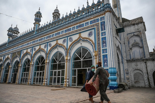 Menengok Masjid Jamia di Pakistan Bersolek Jelang Ramadan