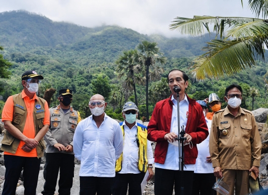 Presiden Jokowi Tinjau Lokasi Banjir Bandang di Lembata