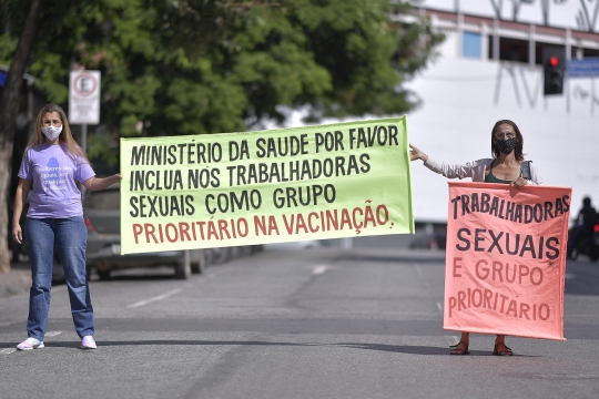 Aksi PSK Brasil Unjuk Rasa Minta Divaksin Covid-19 Duluan