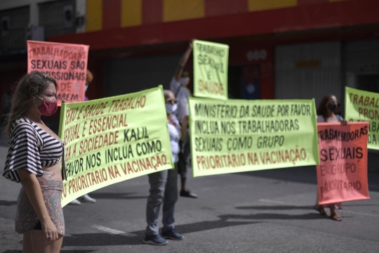 Aksi PSK Brasil Unjuk Rasa Minta Divaksin Covid-19 Duluan