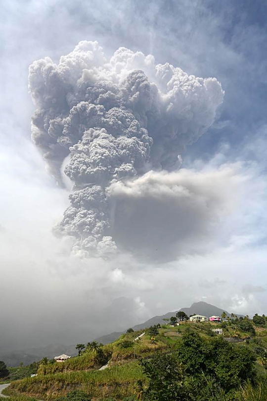 Gunung La Soufriere Meletus Pertama Kali dalam 40 Tahun